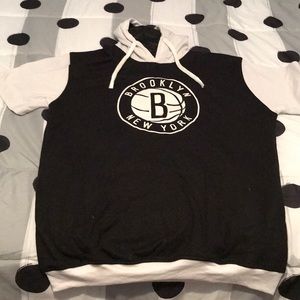 Men’s XL Brooklyn Nets short sleeved sweatshirt